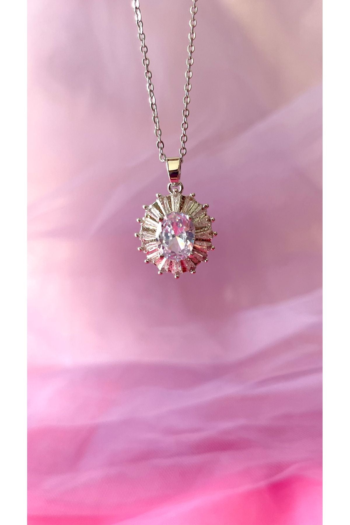 Oval Zirkon Taşlı Çelik Kolye